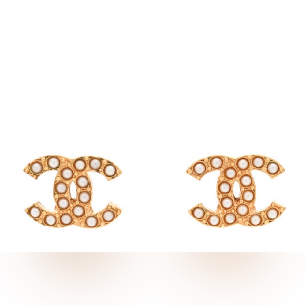 Chanel earrings pearl